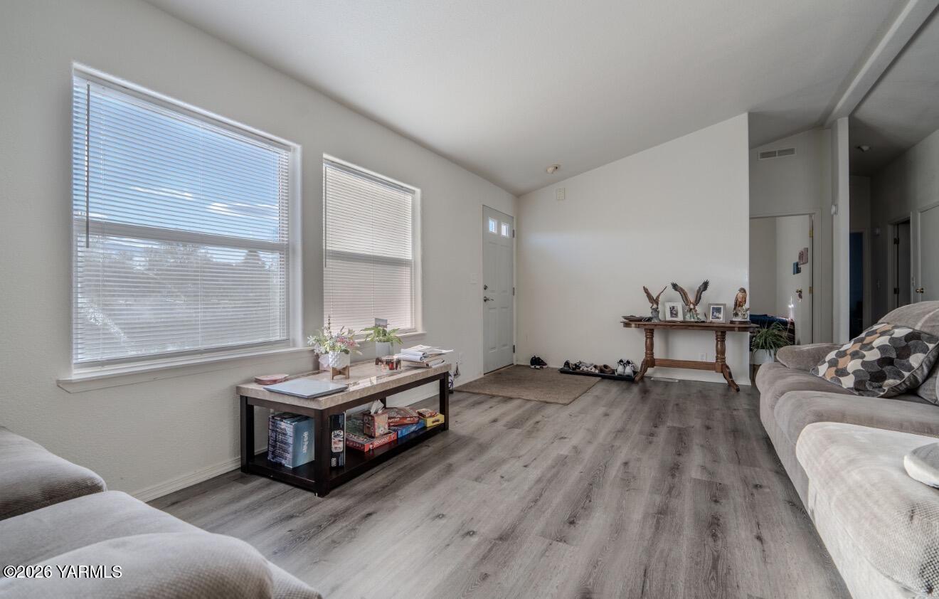 2802 South 5th Avenue, Unit 15 Union Gap, WA 98903 - Photo 6 of 27 IMG_8651