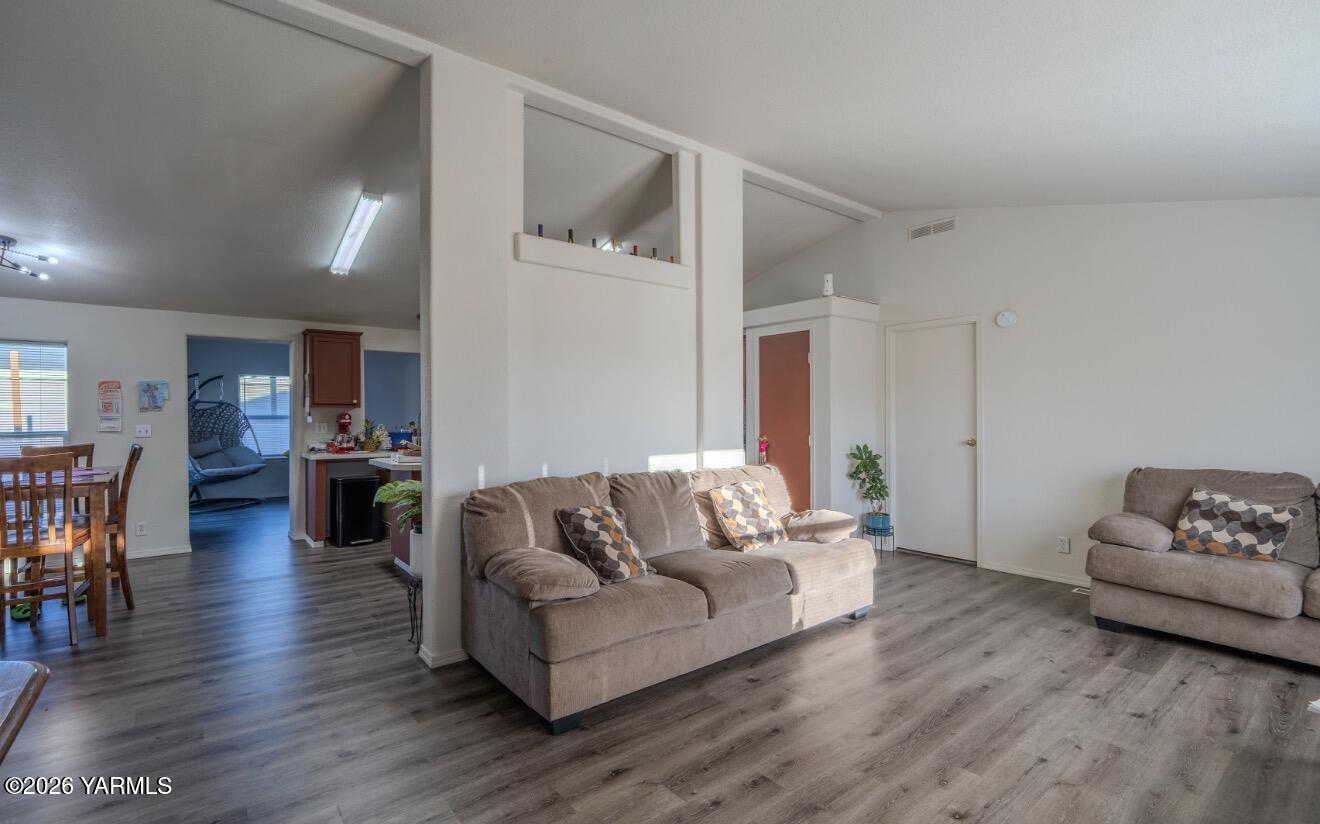 2802 South 5th Avenue, Unit 15 Union Gap, WA 98903 - Photo 7 of 27 IMG_8652