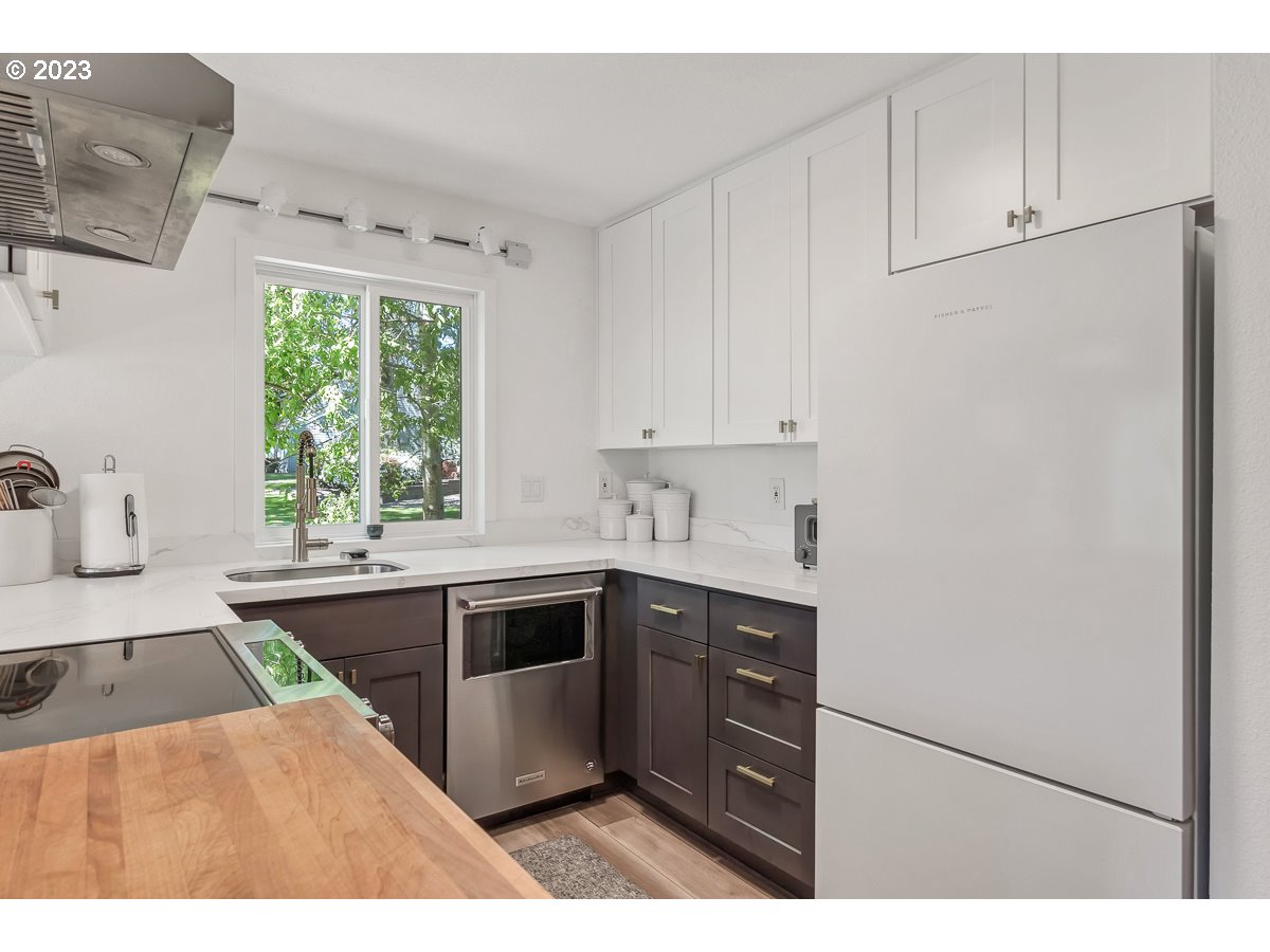 12956 Southwest 5th Street Beaverton, OR 97005 - Photo 12 of 32 Gallery Image 12