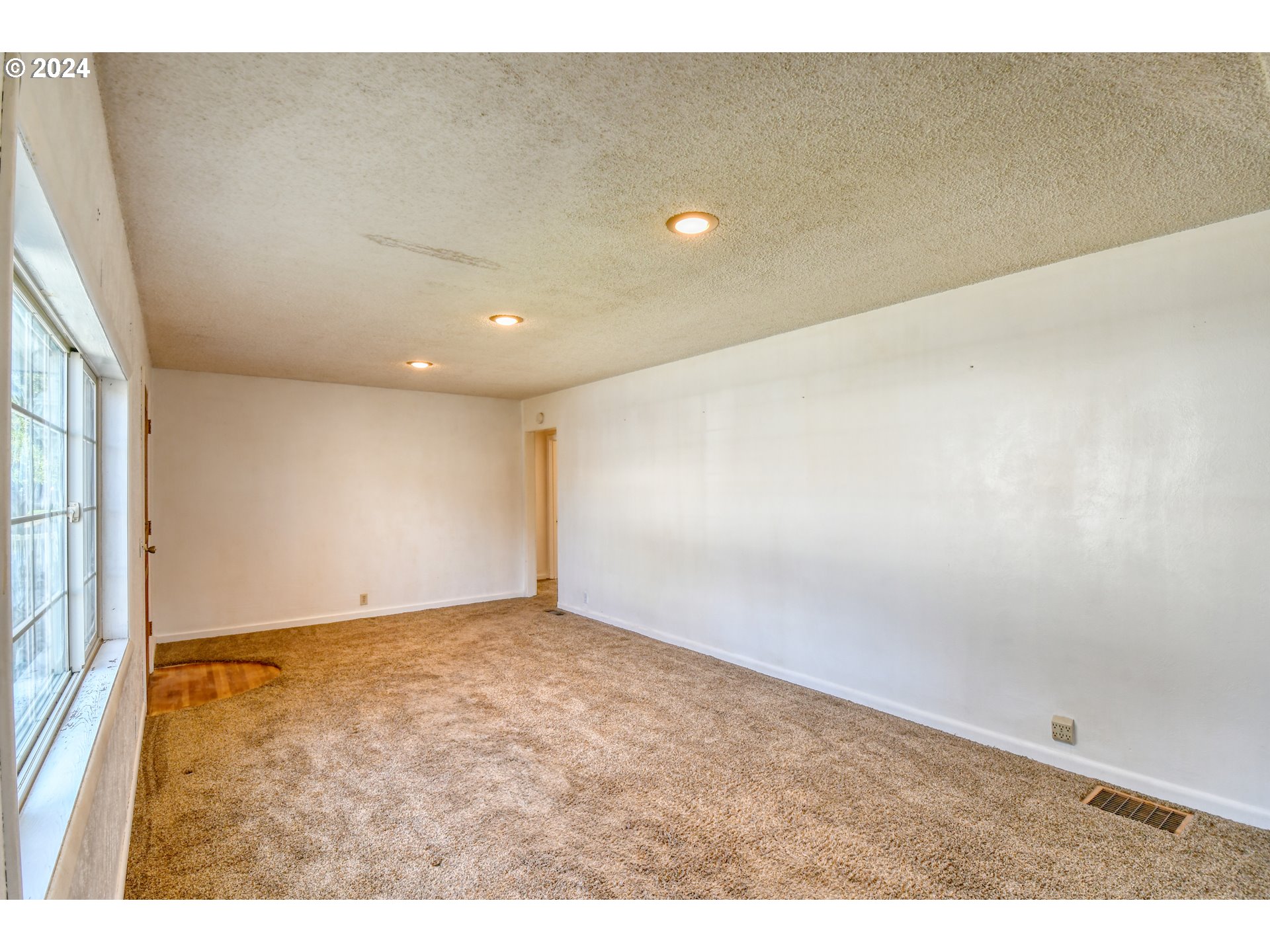 3810 Northeast Riverside Avenue Pendleton, OR 97801 - Photo 14 of 45 a view of an empty room