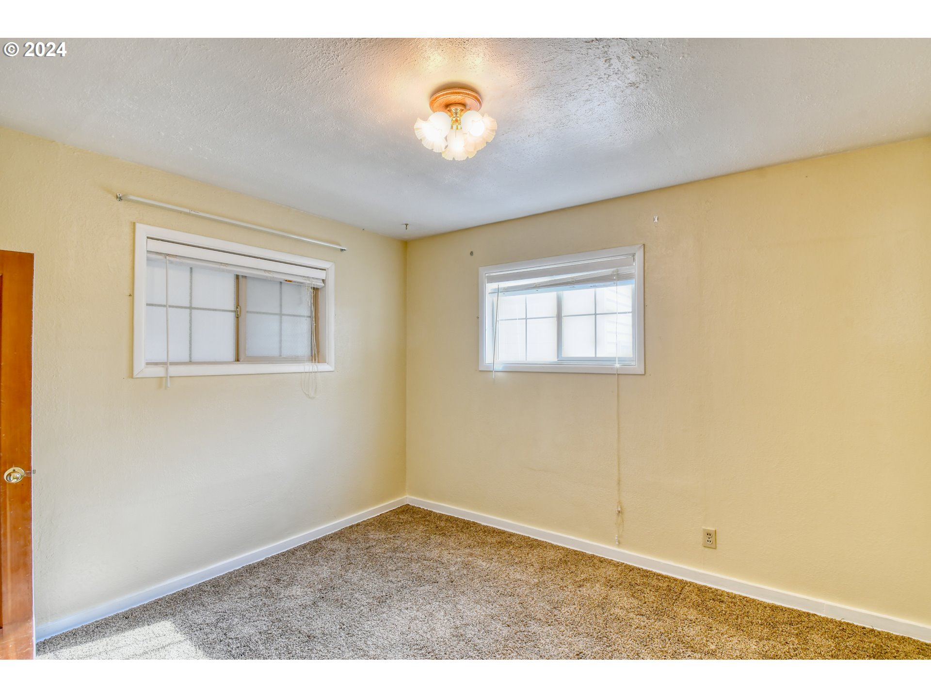 3810 Northeast Riverside Avenue Pendleton, OR 97801 - Photo 20 of 45 a view of an empty room with a window