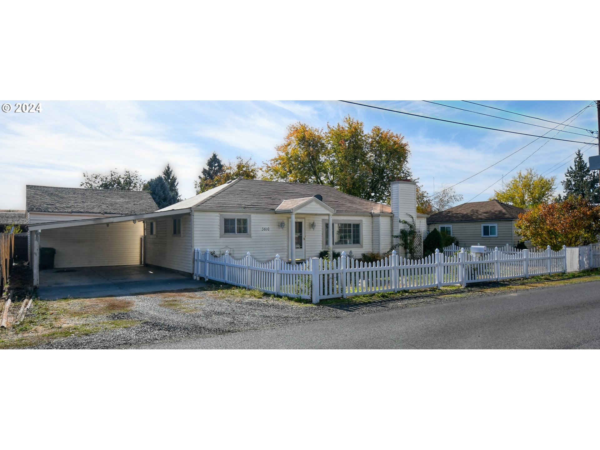 3810 Northeast Riverside Avenue Pendleton, OR 97801 - Photo 2 of 45 a front view of a house with a yard