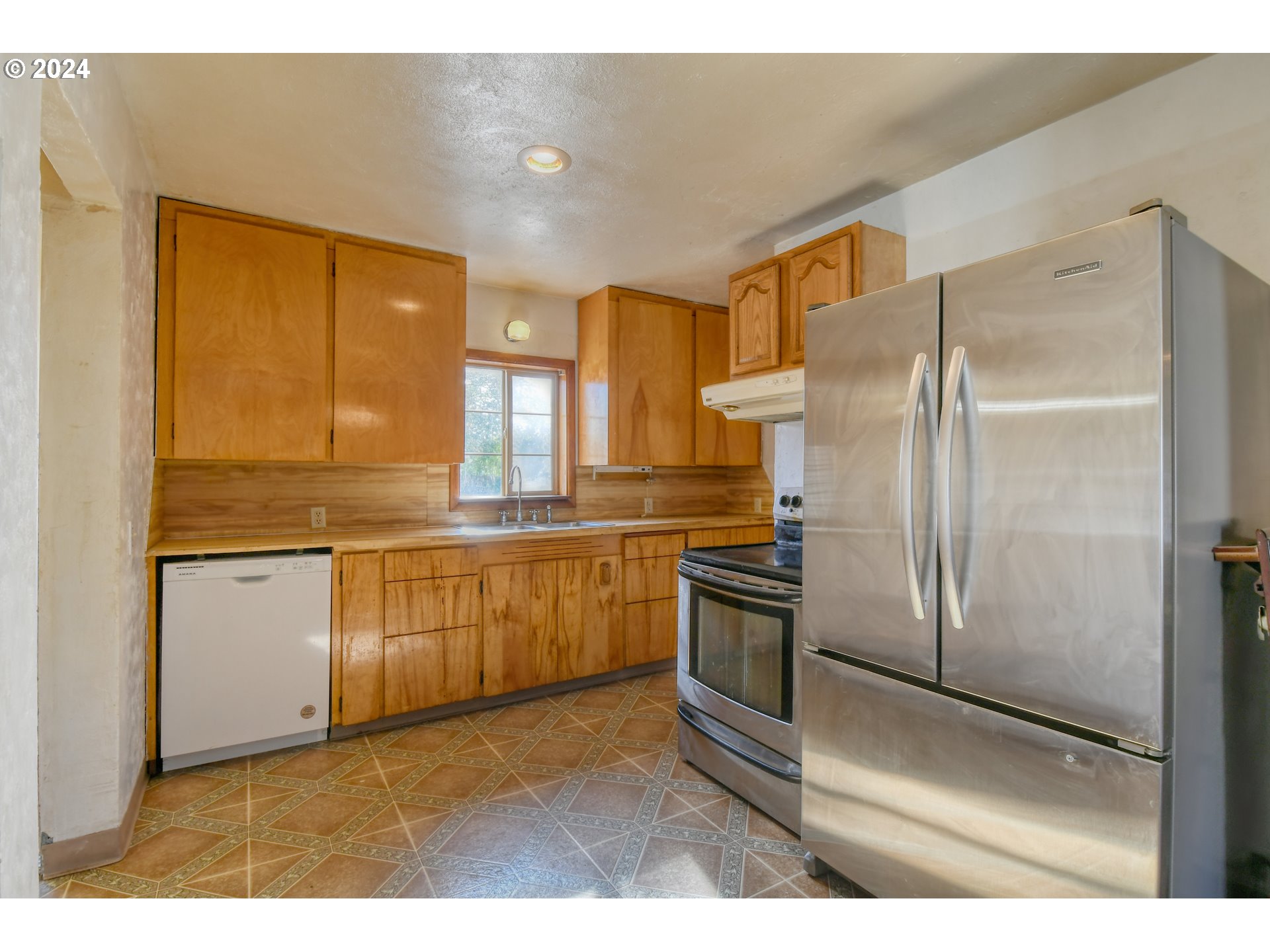 3810 Northeast Riverside Avenue Pendleton, OR 97801 - Photo 24 of 45 a kitchen with stainless steel appliances granite countertop a refrigerator and a sink