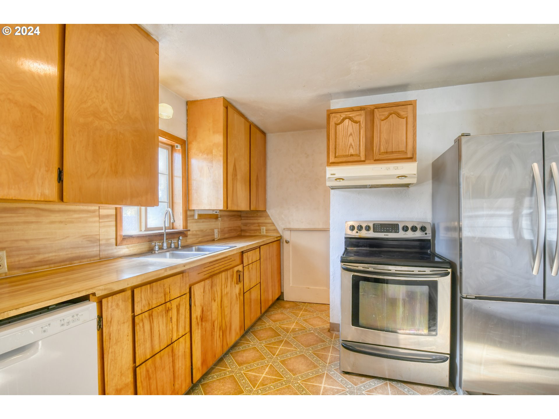 3810 Northeast Riverside Avenue Pendleton, OR 97801 - Photo 25 of 45 a kitchen with stainless steel appliances granite countertop a stove a sink and a refrigerator