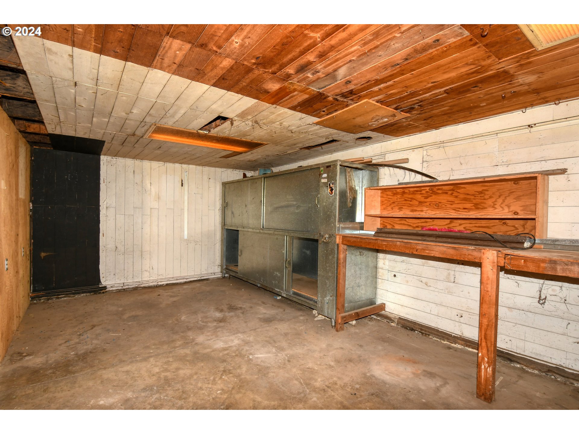 3810 Northeast Riverside Avenue Pendleton, OR 97801 - Photo 35 of 45 a view of a garage