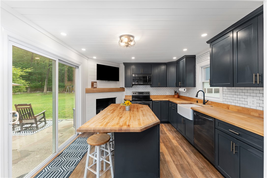 103 Stockwell Road Burrillville, RI 02826 - Photo 10 of 40