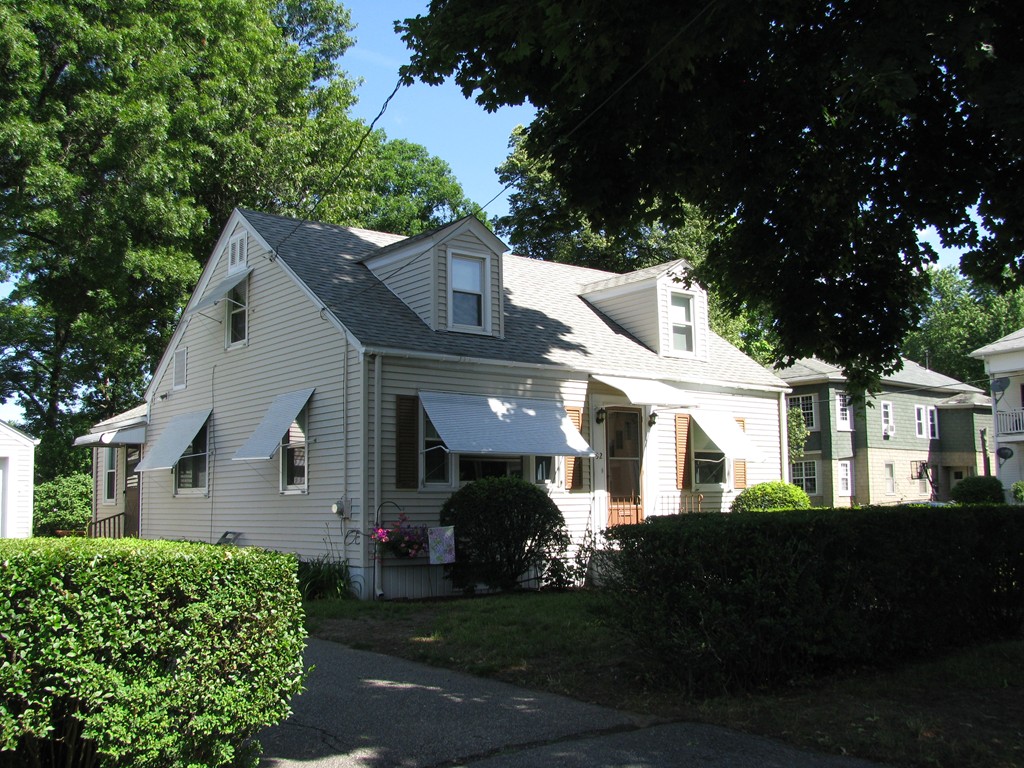 32 Hamlet Street Springfield, MA 01104 - Photo 2 of 27