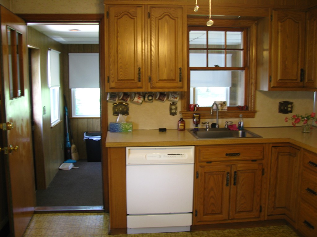 32 Hamlet Street Springfield, MA 01104 - Photo 7 of 27
