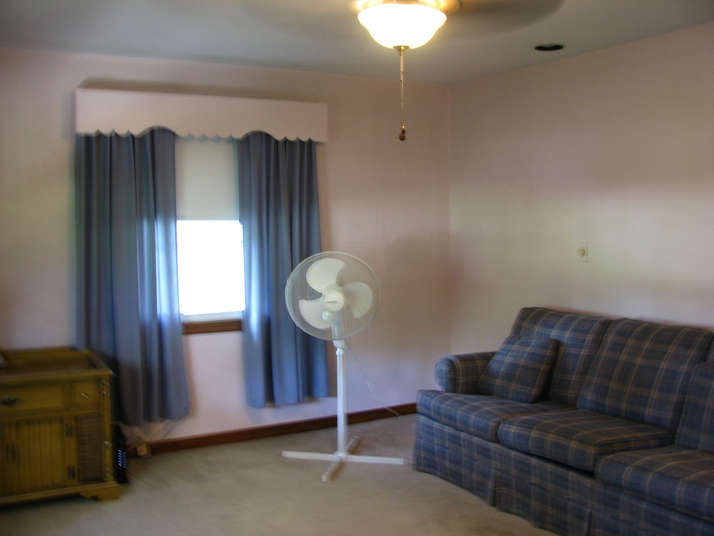 32 Hamlet Street Springfield, MA 01104 - Photo 10 of 27
