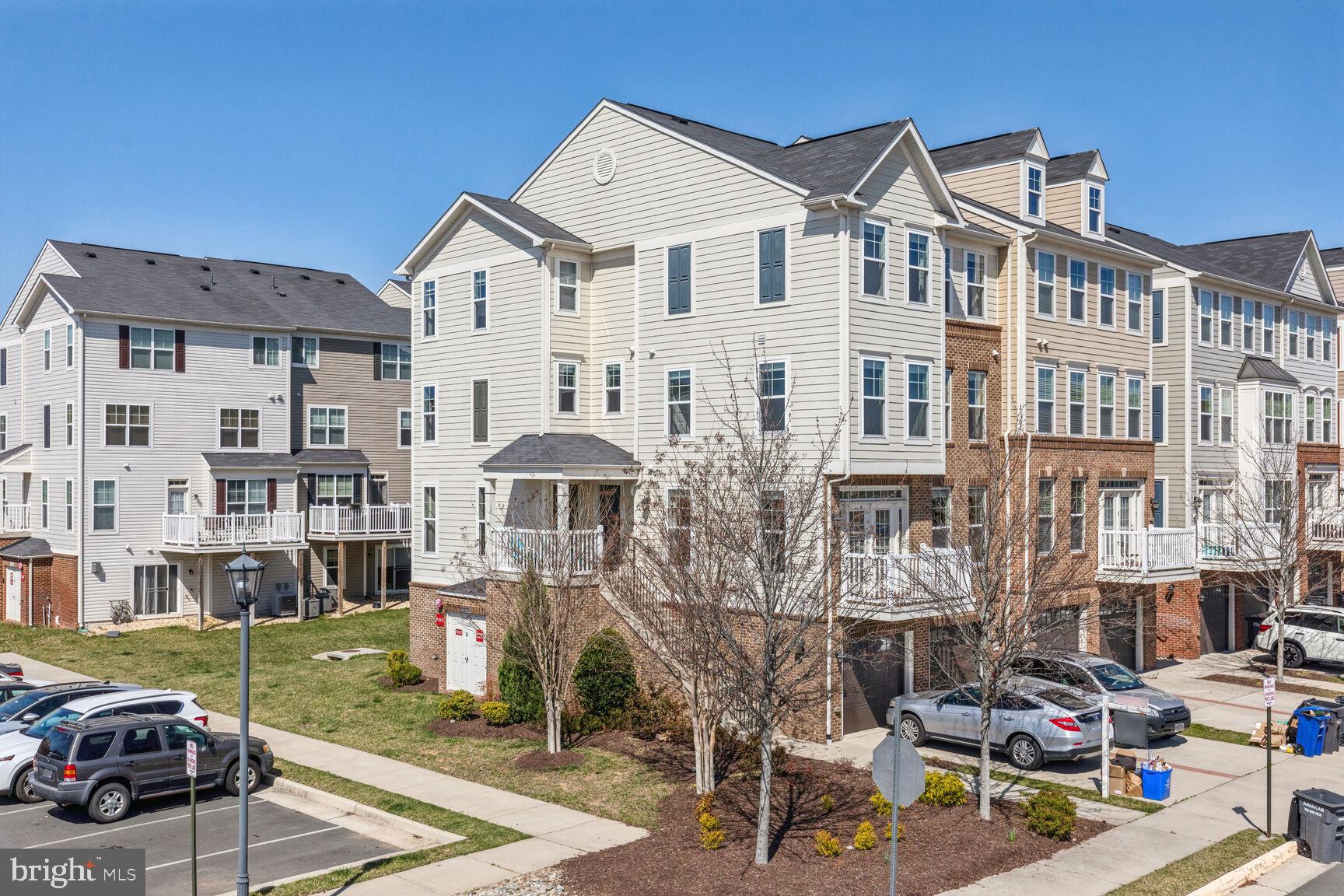 25253 Laureldale Terrace Chantilly, VA 20152 - Photo 1 of 17