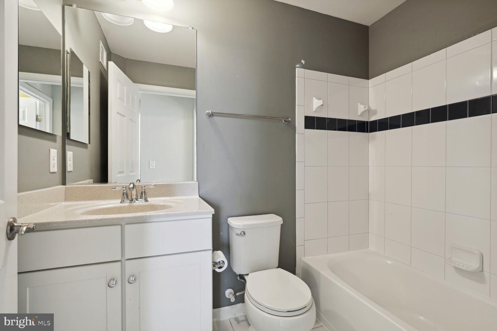 25253 Laureldale Terrace Chantilly, VA 20152 - Photo 11 of 17 Full bath on a second level