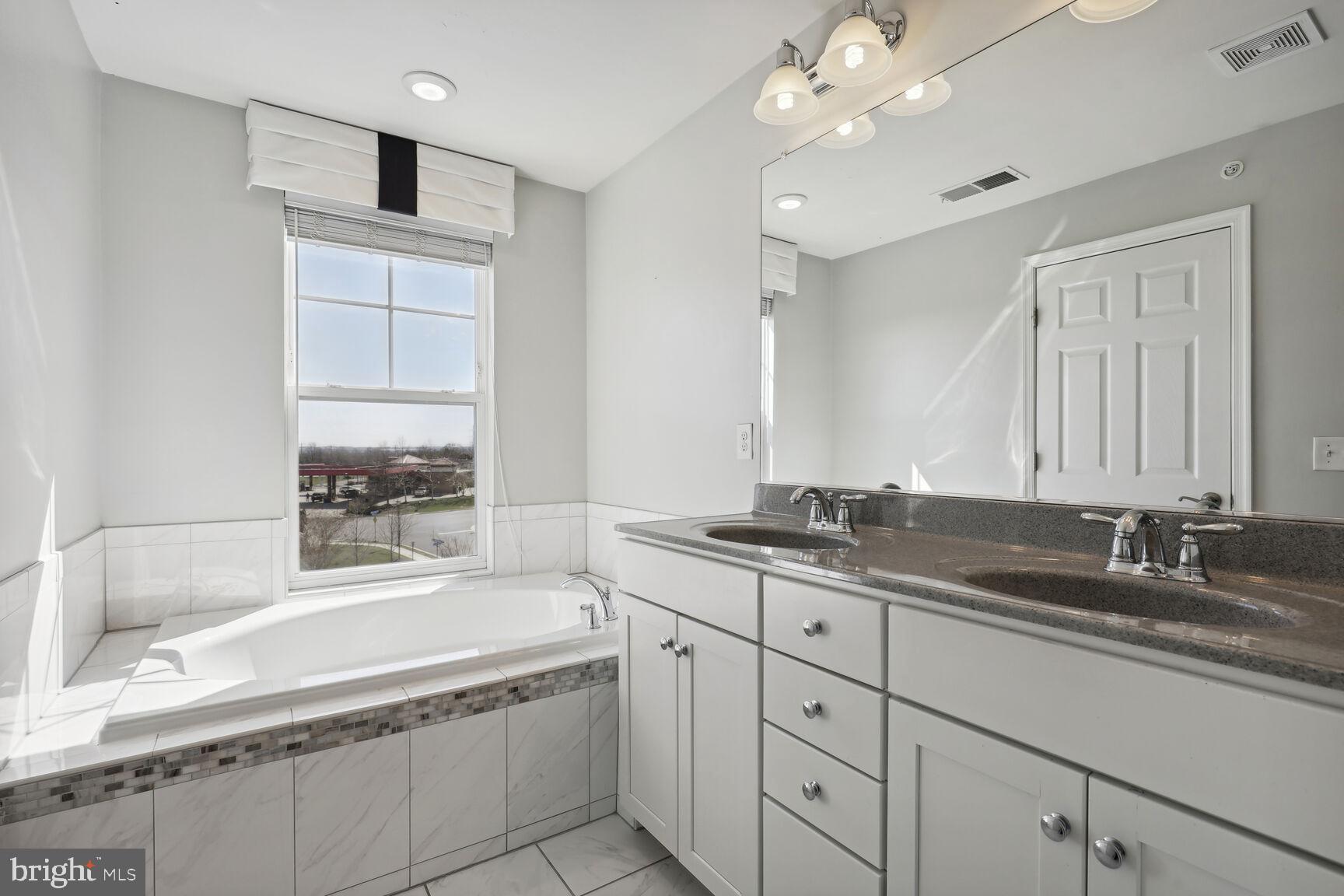 25253 Laureldale Terrace Chantilly, VA 20152 - Photo 16 of 17