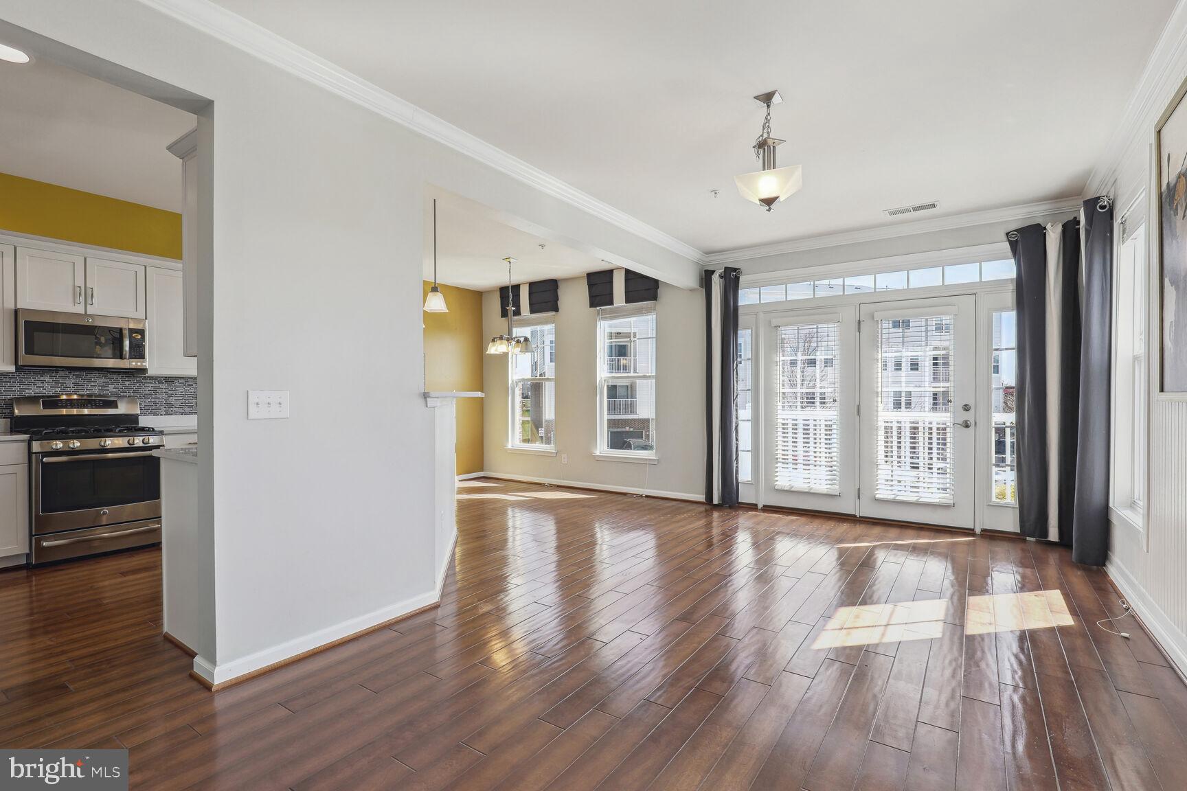 25253 Laureldale Terrace Chantilly, VA 20152 - Photo 5 of 17 Open concept mail level kitchen and living space.