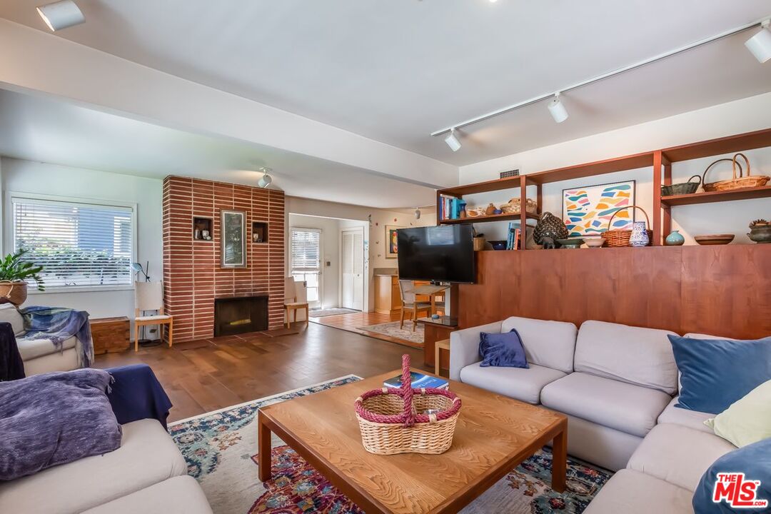 27 Buccaneer Street Marina del Rey, CA 90292 - Photo 12 of 15 a living room with furniture and a flat screen tv