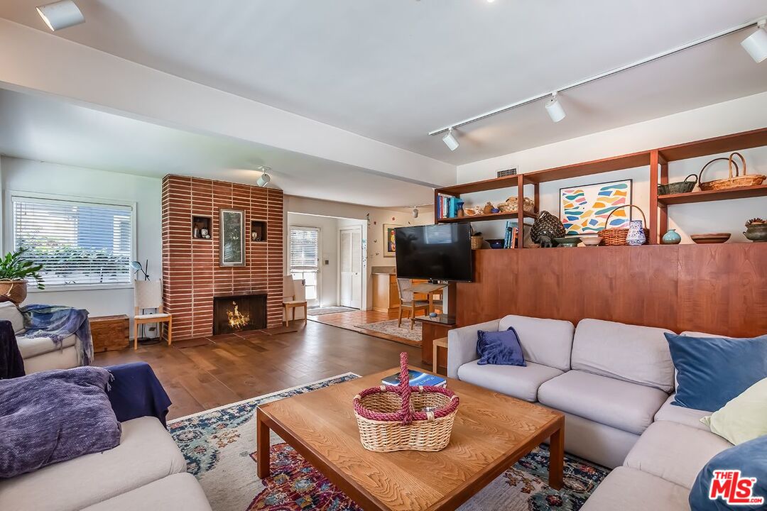 27 Buccaneer Street Marina del Rey, CA 90292 - Photo 14 of 15 a living room with furniture kitchen view and a large window