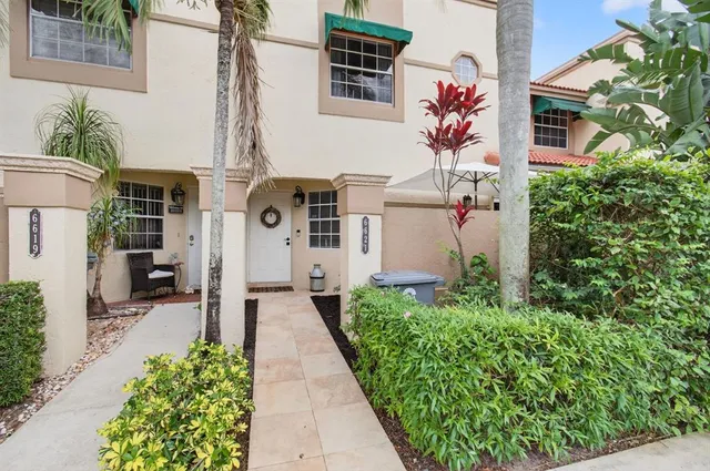 $310,000 | 6621 Via Regina, Unit 6621, Boca Raton, FL 33433