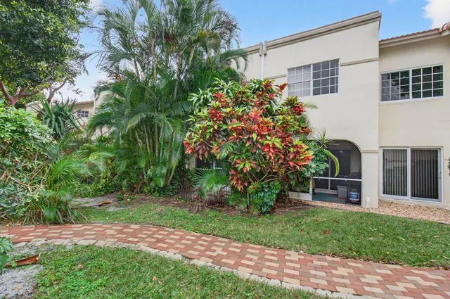 $310,000 | 6621 Via Regina, Unit 6621, Boca Raton, FL 33433