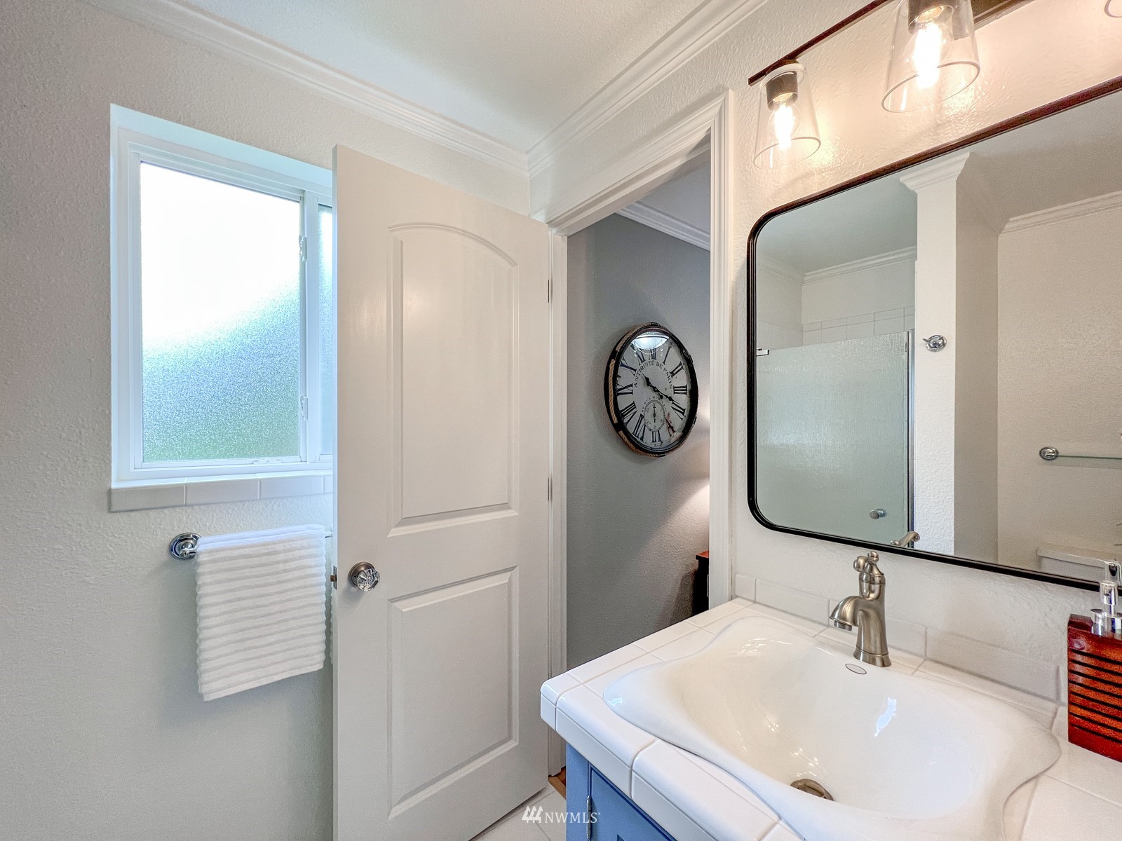 2416 165th Place Southeast Bothell, WA 98012 - Photo 18 of 39 a bathroom with a sink and a mirror