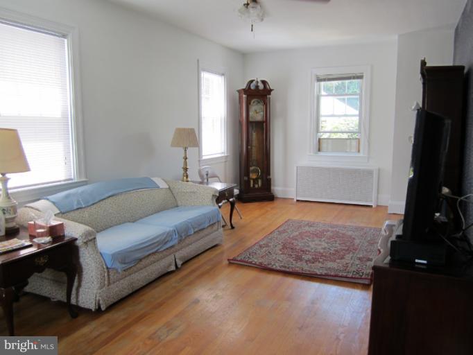 1108 Elm Ridge Avenue Baltimore, MD 21229 - Photo 9 of 14 Living Room