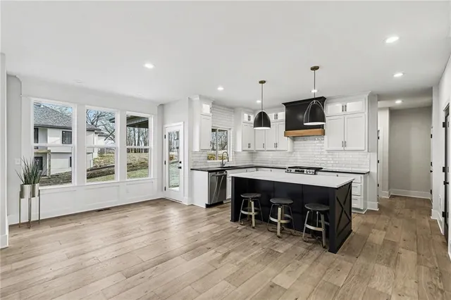 $699,900 | 3221 Southwest Saddlebred Terrace, Lee's Summit, MO 64082