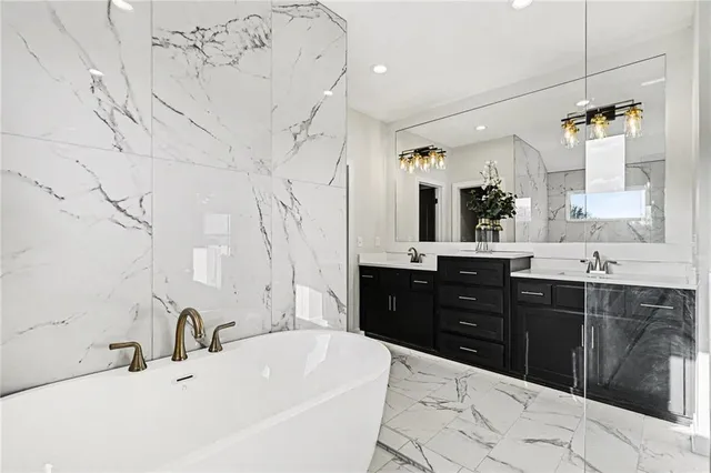 $699,900 | 3221 Southwest Saddlebred Terrace, Lee's Summit, MO 64082