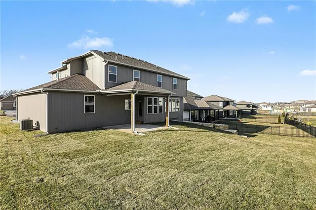 $699,900 | 3221 Southwest Saddlebred Terrace, Lee's Summit, MO 64082