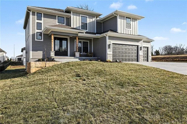 $699,900 | 3221 Southwest Saddlebred Terrace, Lee's Summit, MO 64082