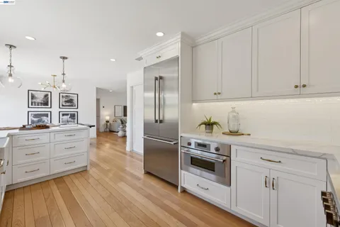 $835,000 | 15915 Via Toledo, San Lorenzo, CA 94580