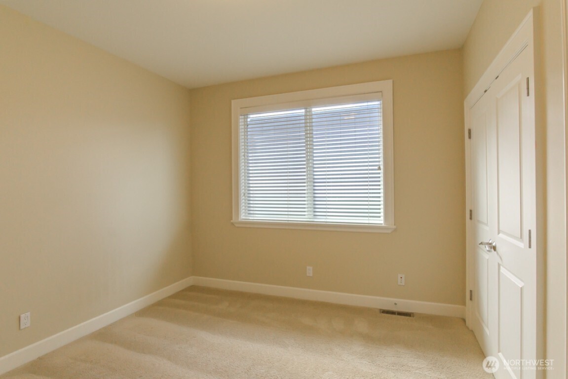 8568 Sand Point Way Northeast Seattle, WA 98115 - Photo 37 of 40