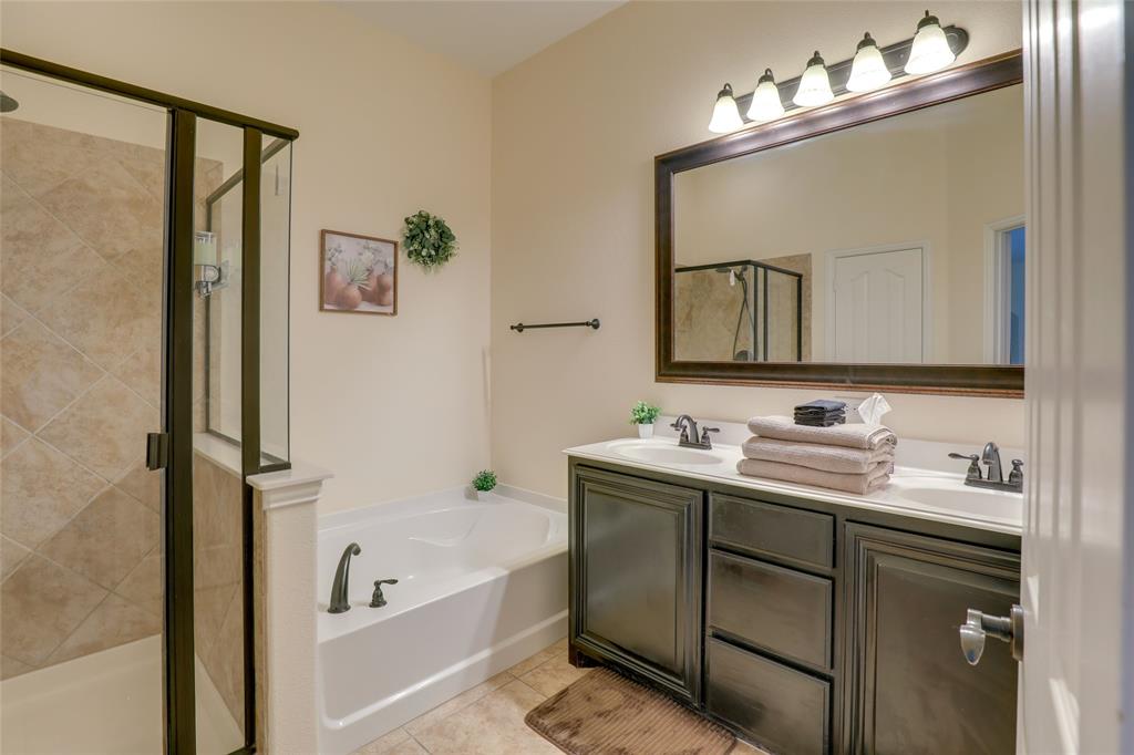 4502 Ridgeway Drive Mansfield, TX 76063 - Photo 13 of 29 a bathroom with a tub sink and mirror