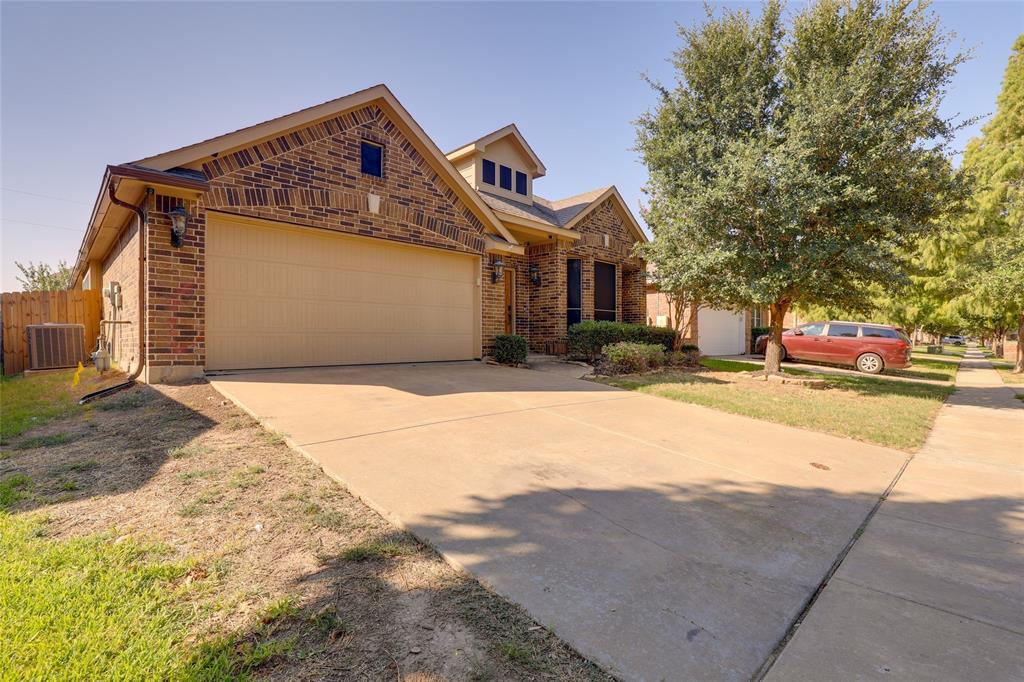 4502 Ridgeway Drive Mansfield, TX 76063 - Photo 2 of 29 a front view of a house with a yard