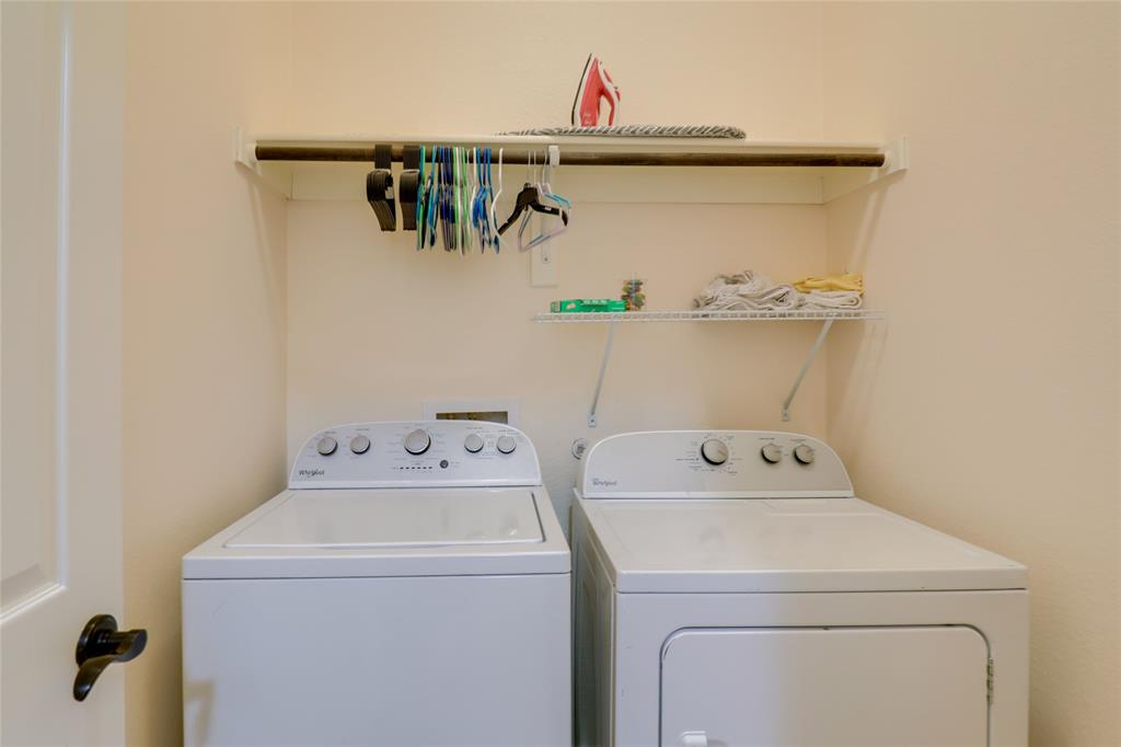 4502 Ridgeway Drive Mansfield, TX 76063 - Photo 25 of 29 a utility room with dryer and washer
