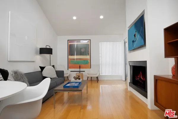 $785,000 | 943 12th Street, Unit 7, Santa Monica, CA 90403