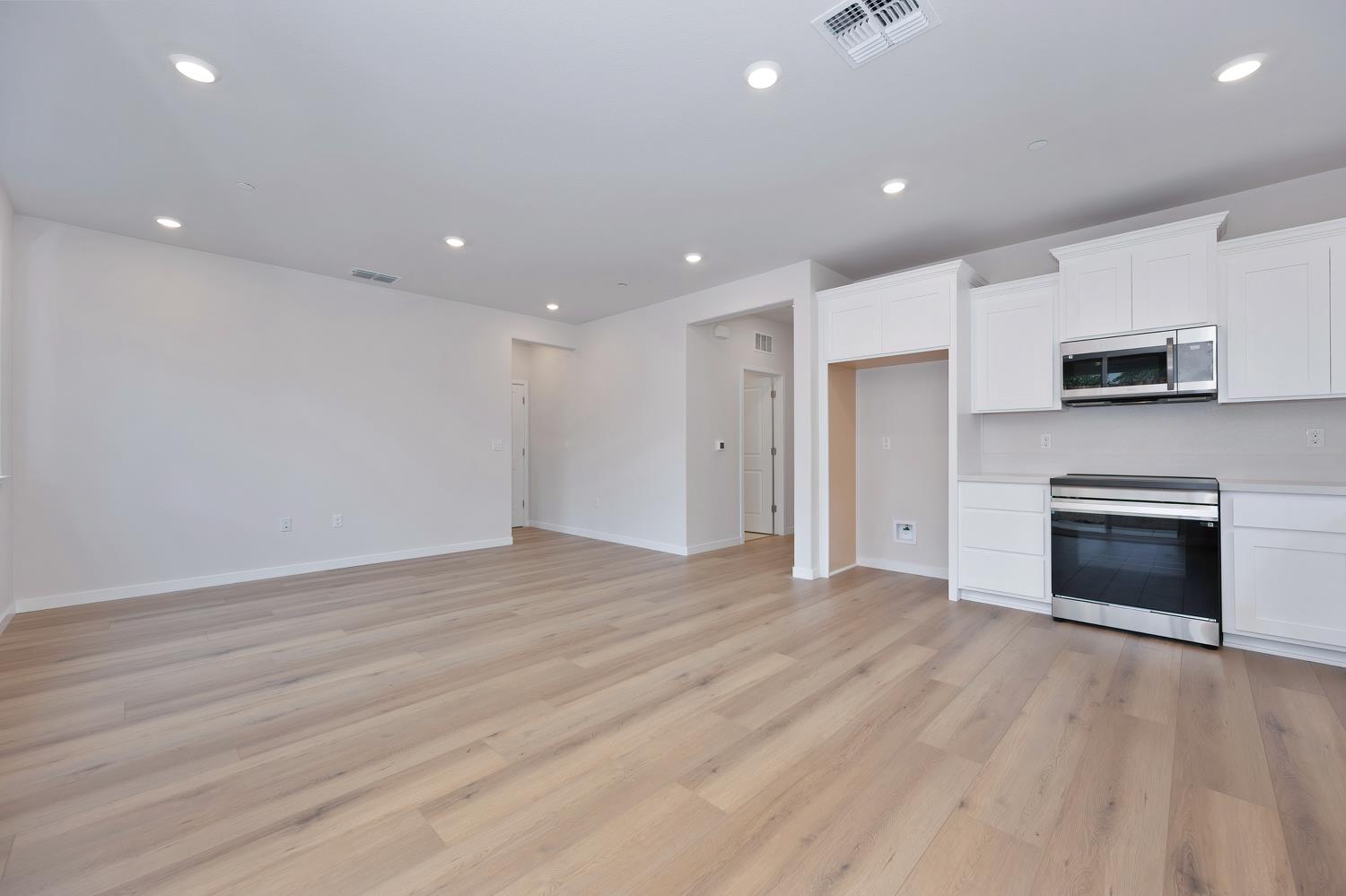 1113 Mallory Ridge Street Roseville, CA 95747 - Photo 4 of 11