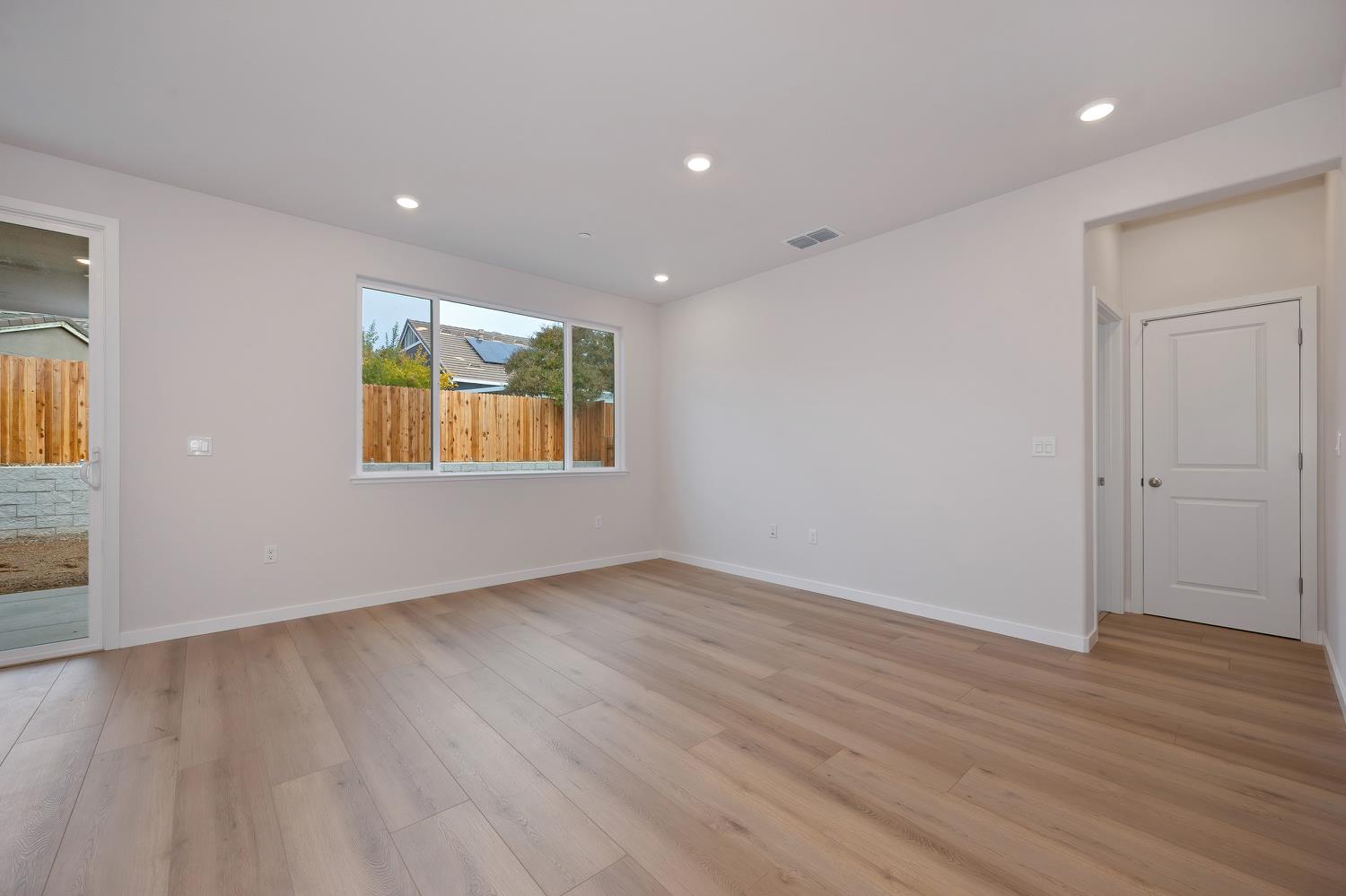 1113 Mallory Ridge Street Roseville, CA 95747 - Photo 5 of 11