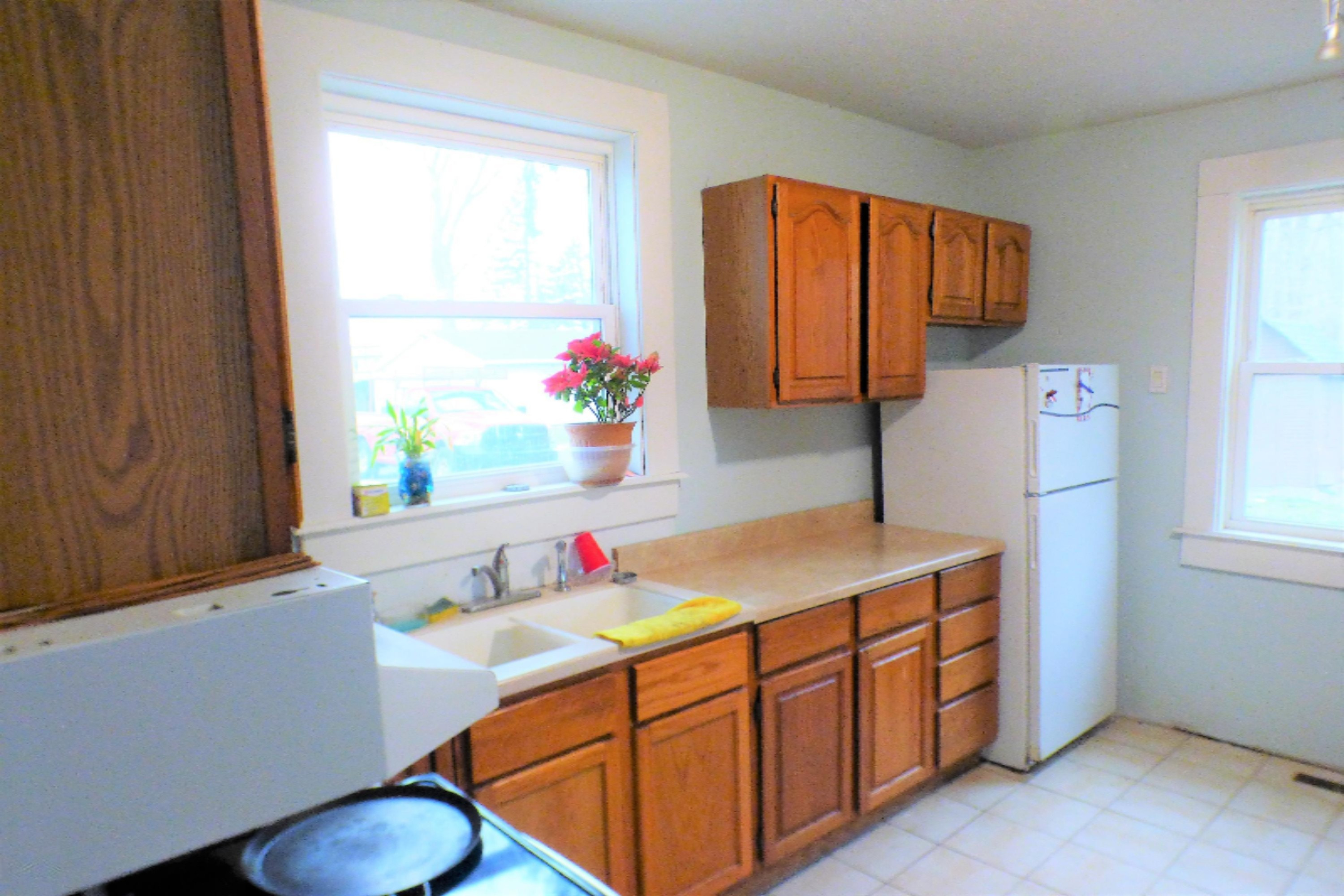 3241 Linco Road Stevensville, MI 49127 - Photo 11 of 38 Lotsa windows