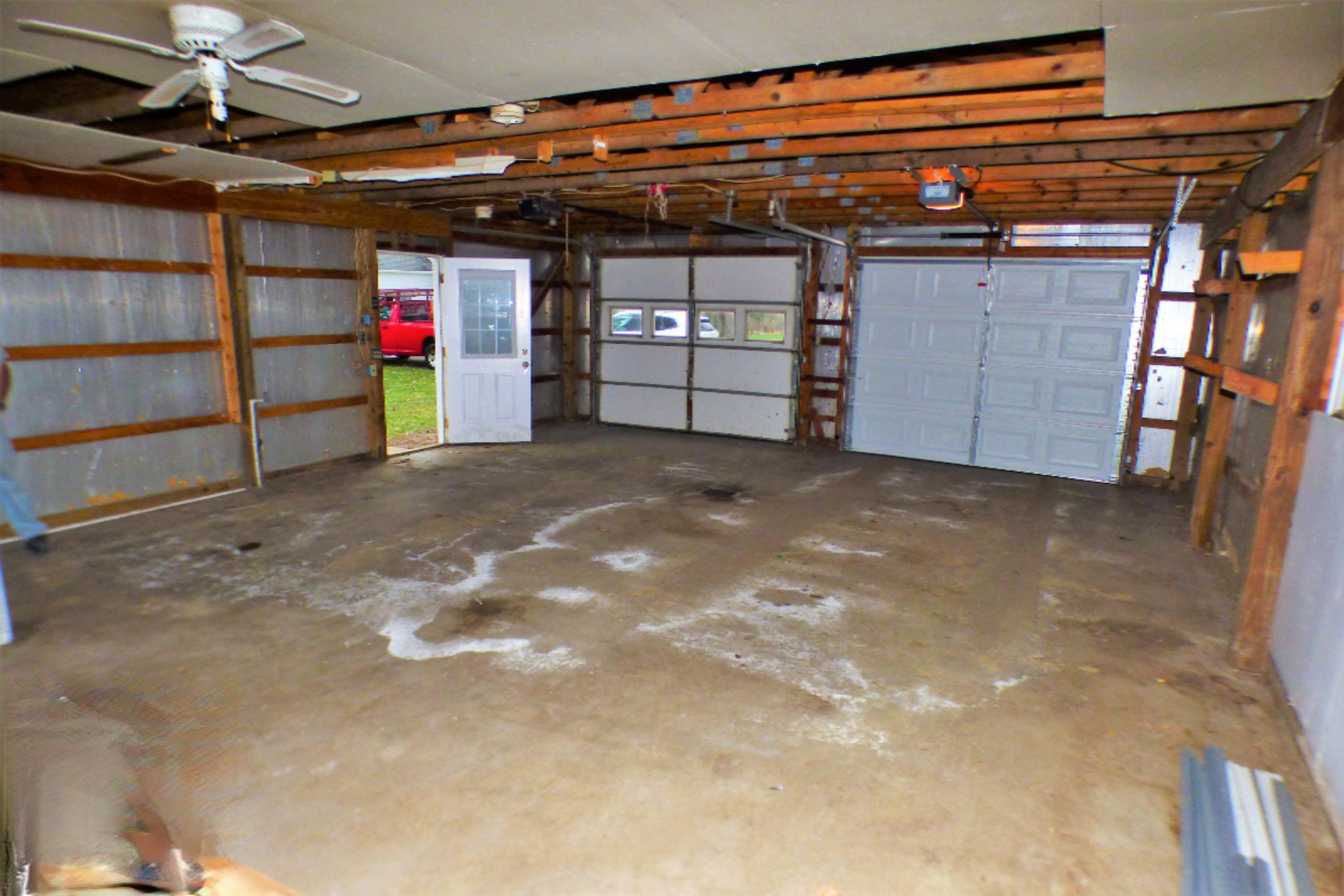 3241 Linco Road Stevensville, MI 49127 - Photo 32 of 38 Inside Garage/Work area