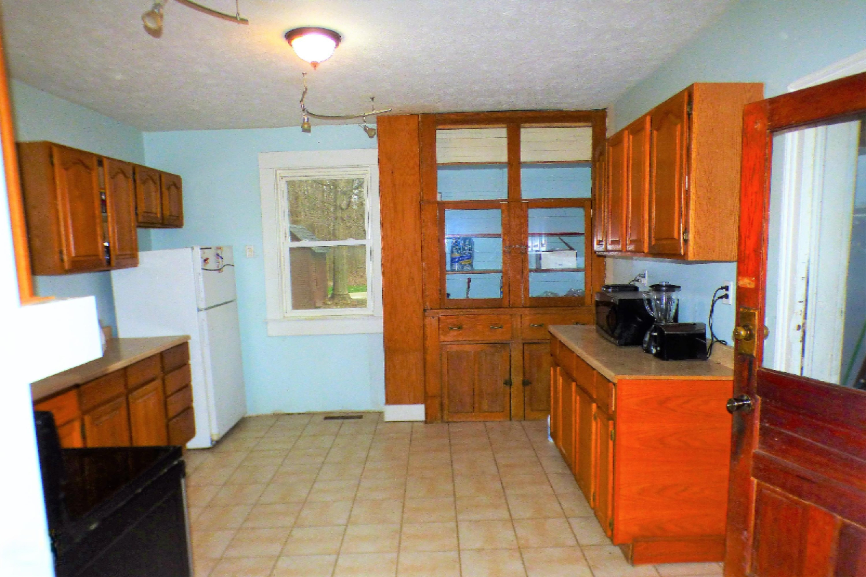 3241 Linco Road Stevensville, MI 49127 - Photo 9 of 38 Kitchen with Built-In
