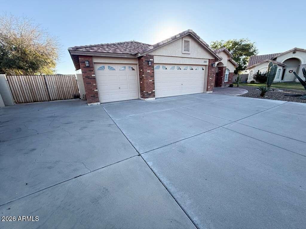 2821 East Morgan Court Gilbert, AZ 85295 - Photo 2 of 10 image 9