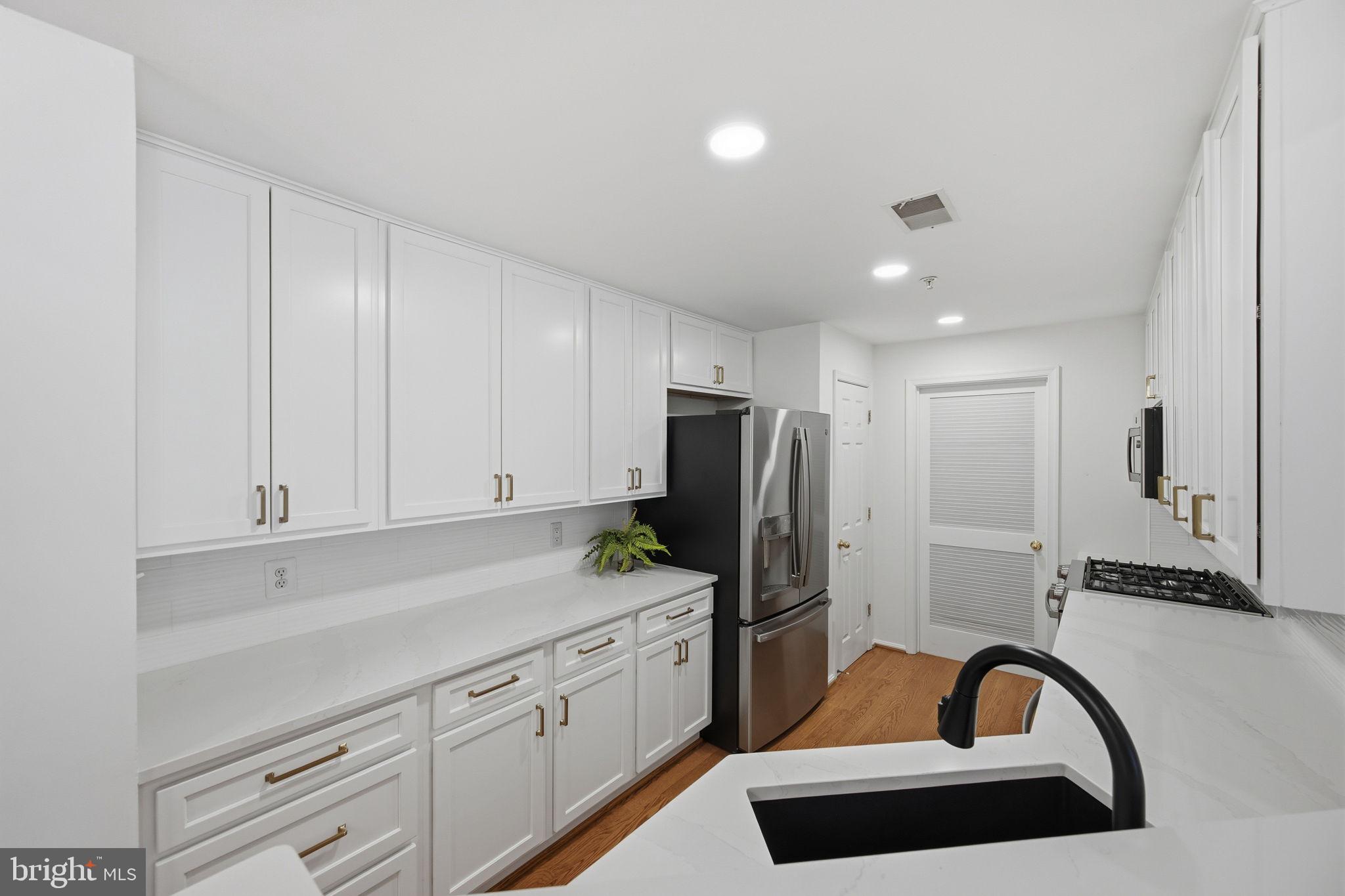 10793 Symphony Way, Unit 202 Columbia, MD 21044 - Photo 21 of 41 White cabinets & Quartz counters!