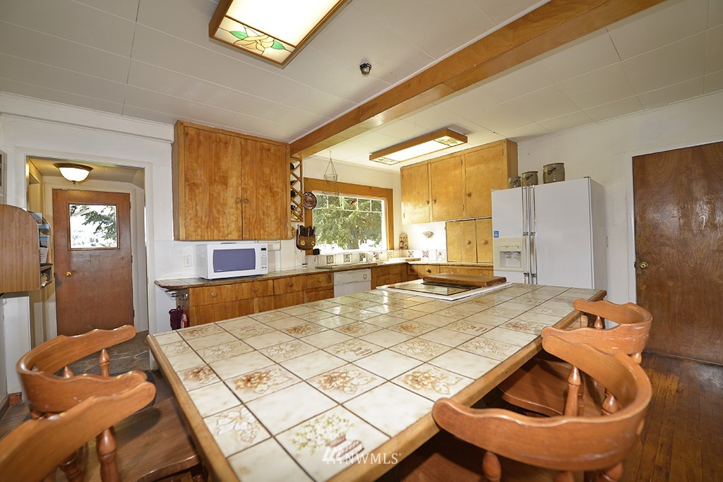 322 North End Omak Lake Road Omak, WA 98841 - Photo 28 of 40 a living room with dining table and wooden floor