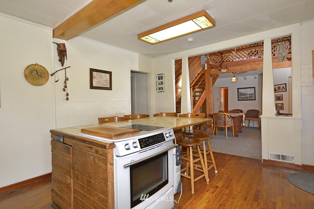 322 North End Omak Lake Road Omak, WA 98841 - Photo 30 of 40 a kitchen with a stove and wooden floor
