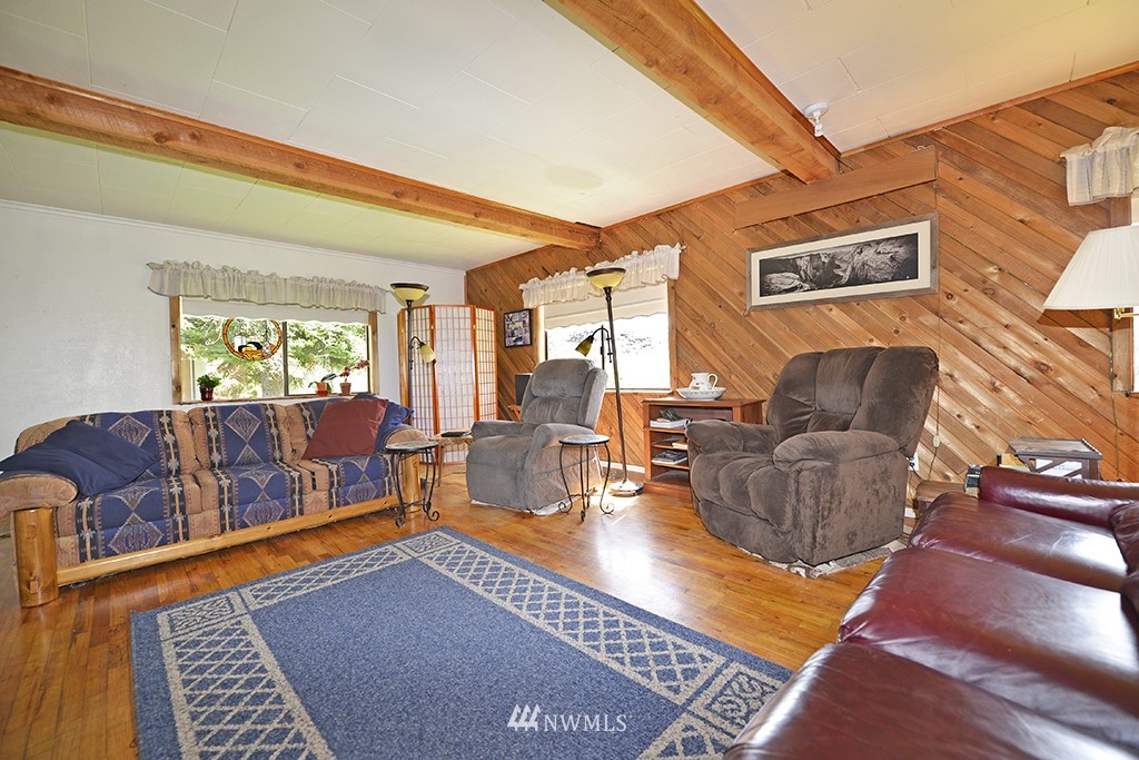 322 North End Omak Lake Road Omak, WA 98841 - Photo 34 of 40 a living room with furniture and a rug