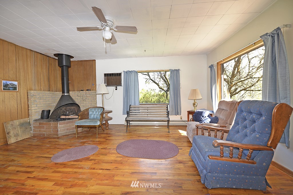 322 North End Omak Lake Road Omak, WA 98841 - Photo 37 of 40 a living room with furniture and a large window
