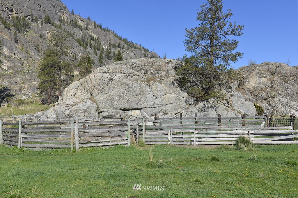 322 North End Omak Lake Road Omak, WA 98841 - Photo 10 of 40
