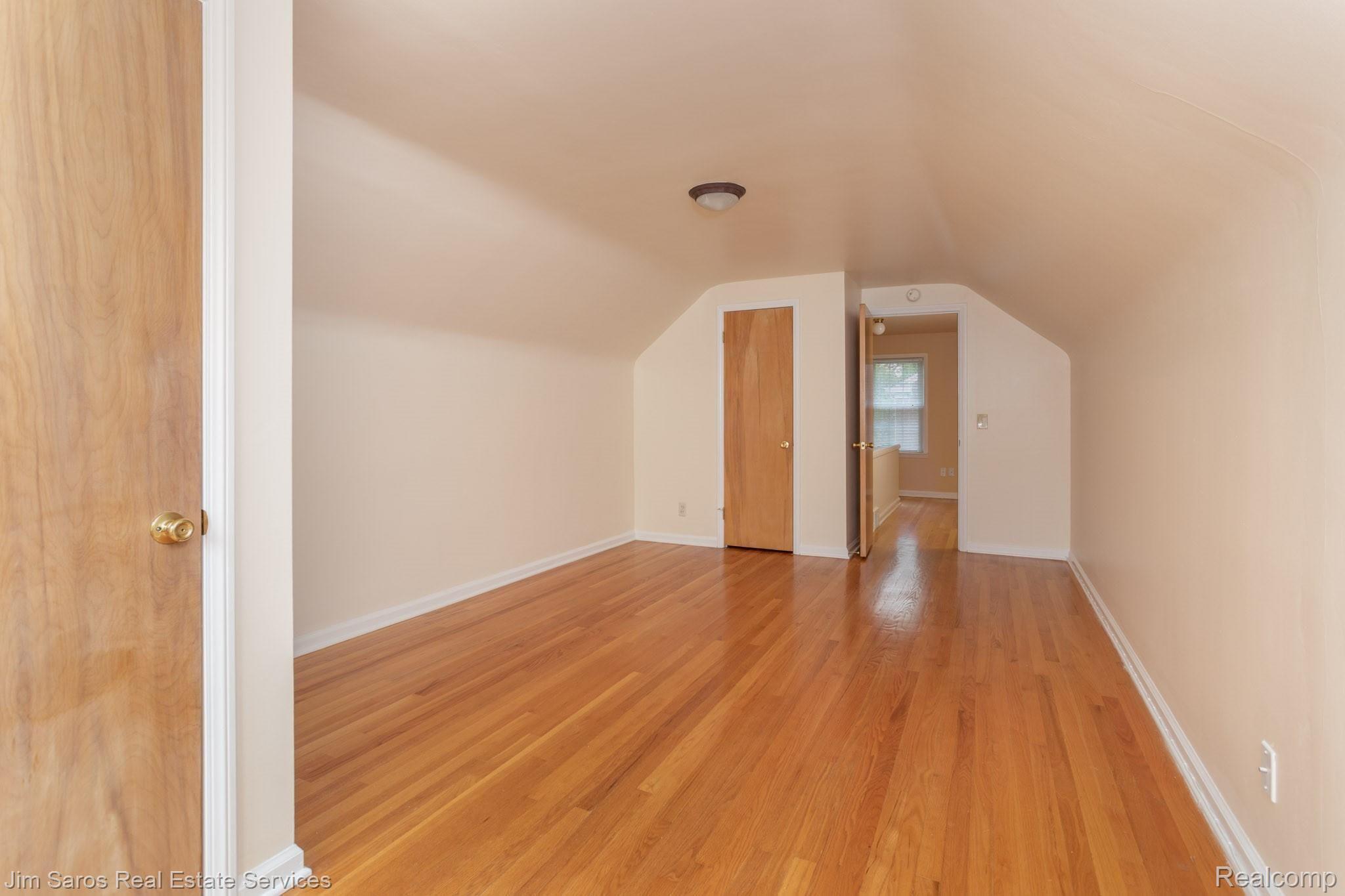 1144 Hampton Road Grosse Pointe, MI 48236 - Photo 11 of 19 20.jpg