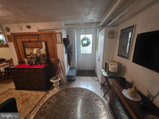 $1,600 | 809 North Abingdon Street, Arlington, VA 22203