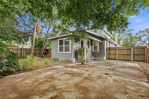 $2,600 | 203 West Emma Street, Tampa, FL 33603