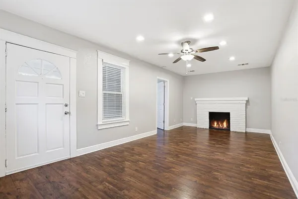 $2,600 | 203 West Emma Street, Tampa, FL 33603
