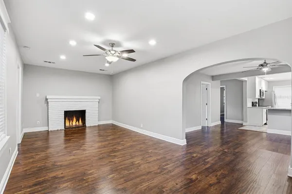 $2,600 | 203 West Emma Street, Tampa, FL 33603